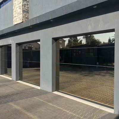 Cửa nhà để xe điện phân khúc nhìn đầy đủ cửa nhà để xe kính nhôm mẫu có sẵn